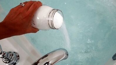 Bagno con soda per un membro di un membro